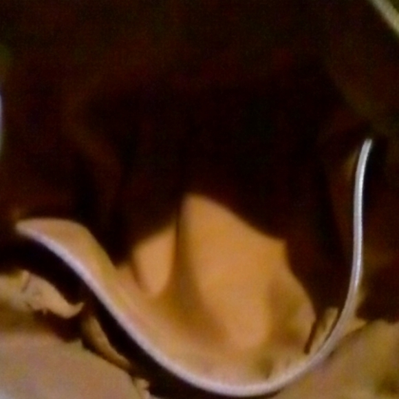 Roxy Leather w Fringe Crossbody/Shoulder Bag Signature Embossed Lt Brn Like New - Picture 8 of 8